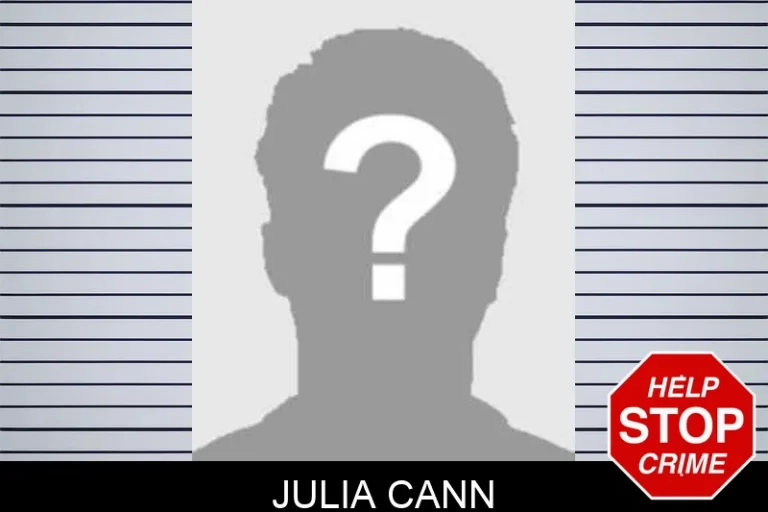 JuLia Cann